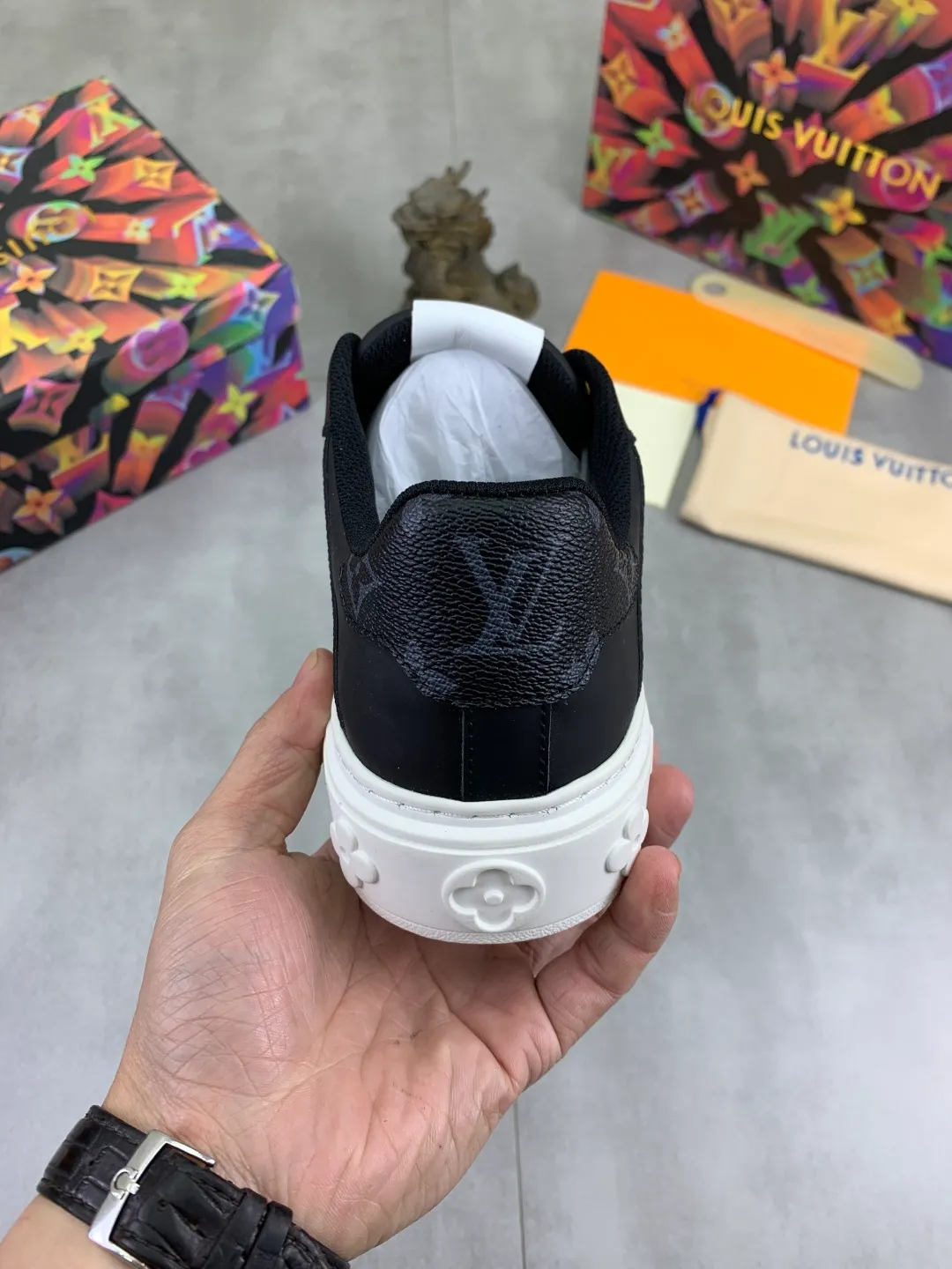 Men's men's shoes P520💰【New style】🆘High quality cowhide【Louis Vuitton】LV official website's latest model🎁casual and fashionable men's shoes👟hot style💥simple and elegant style, exclusive for trendy men. Unique official website's latest brand elements👑original decoration, fashionable and generous, the fabric is made of original denim➕comfortable and breathable mesh lining➕cow leather feet ✅The official website specifies wear-resistant casual outsole, the classic model is taken in real life🎬Color: 4️⃣colors available😍Number of codes: 38-44 Full set of packaging